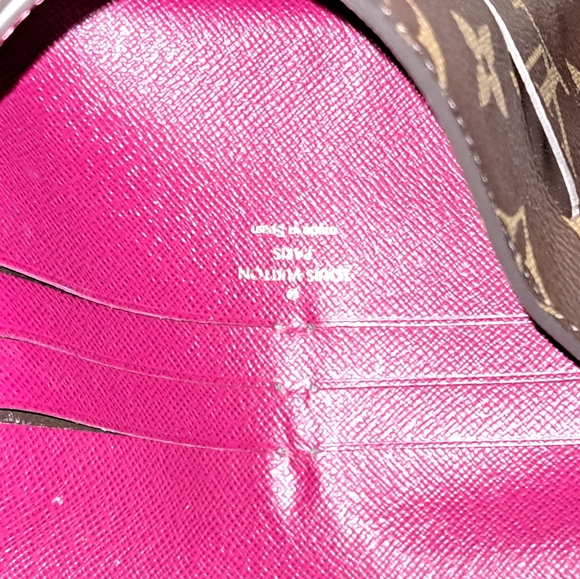 LV Wallet - Picture 15 of 16